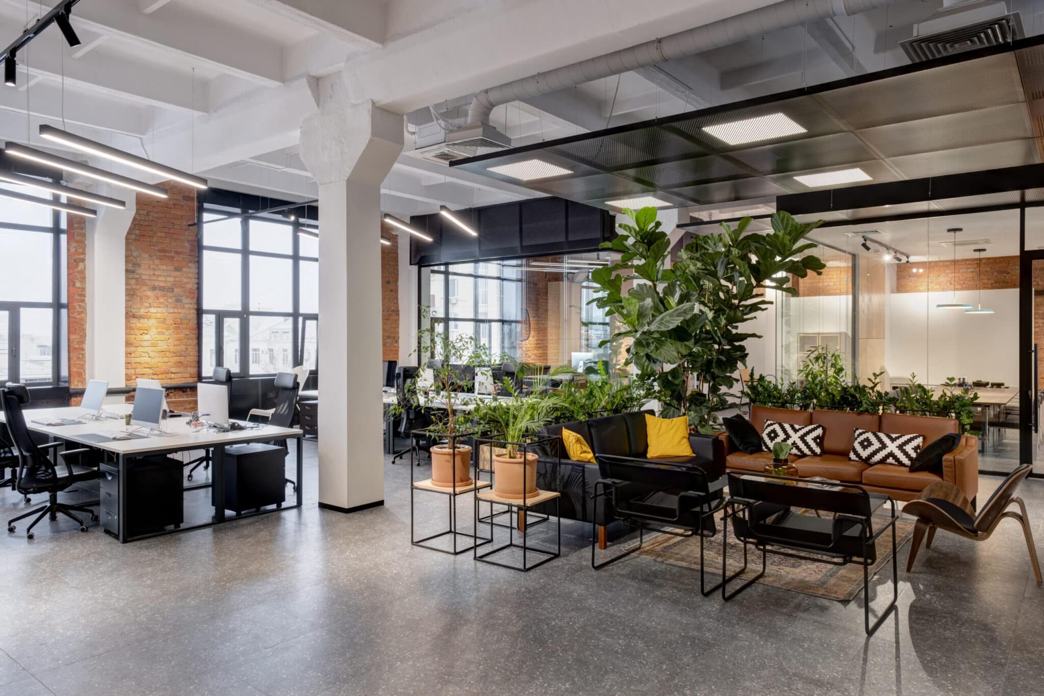Comment bien choisir ses bureaux : achat ou location ?
